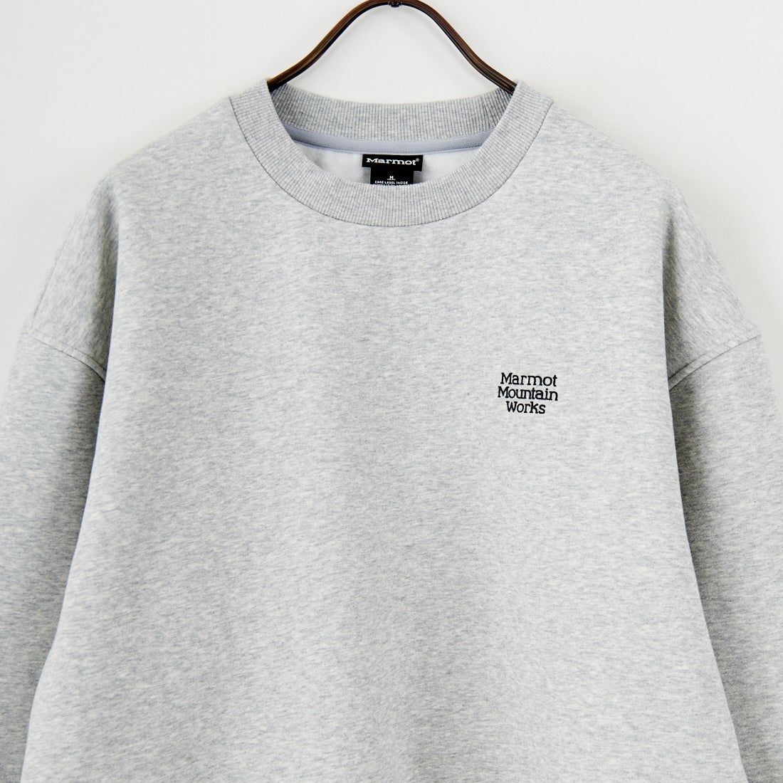 Marmot [マーモット] 別注 ヒストリーロゴ バックプリントスウェット [MTFW25USW363IN-JF] TOP GRAY