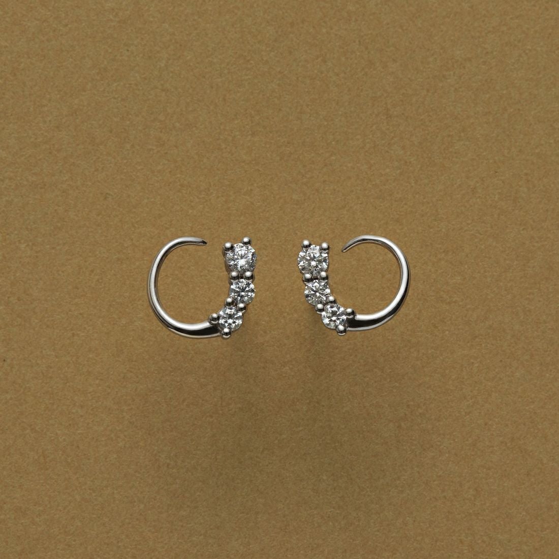 Baqless [バックレス] オネスティ ツイスト シルバー ピアス [CZ-TW-SV] SILVER