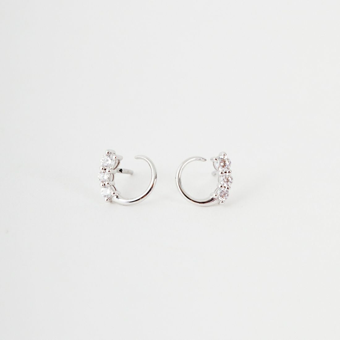 Baqless [バックレス] オネスティ ツイスト シルバー ピアス [CZ-TW-SV] SILVER