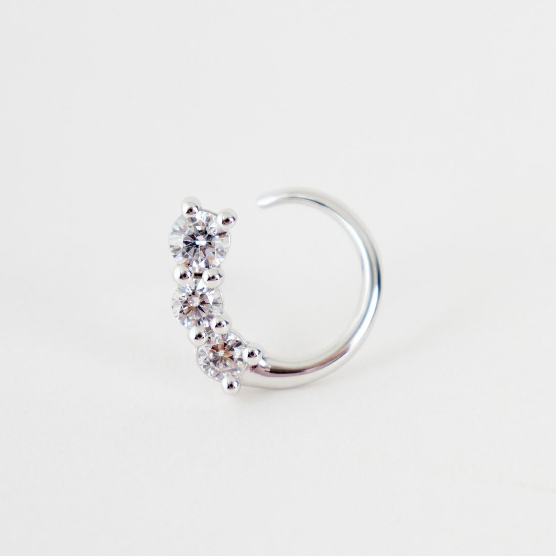 Baqless [バックレス] オネスティ ツイスト シルバー ピアス [CZ-TW-SV] SILVER