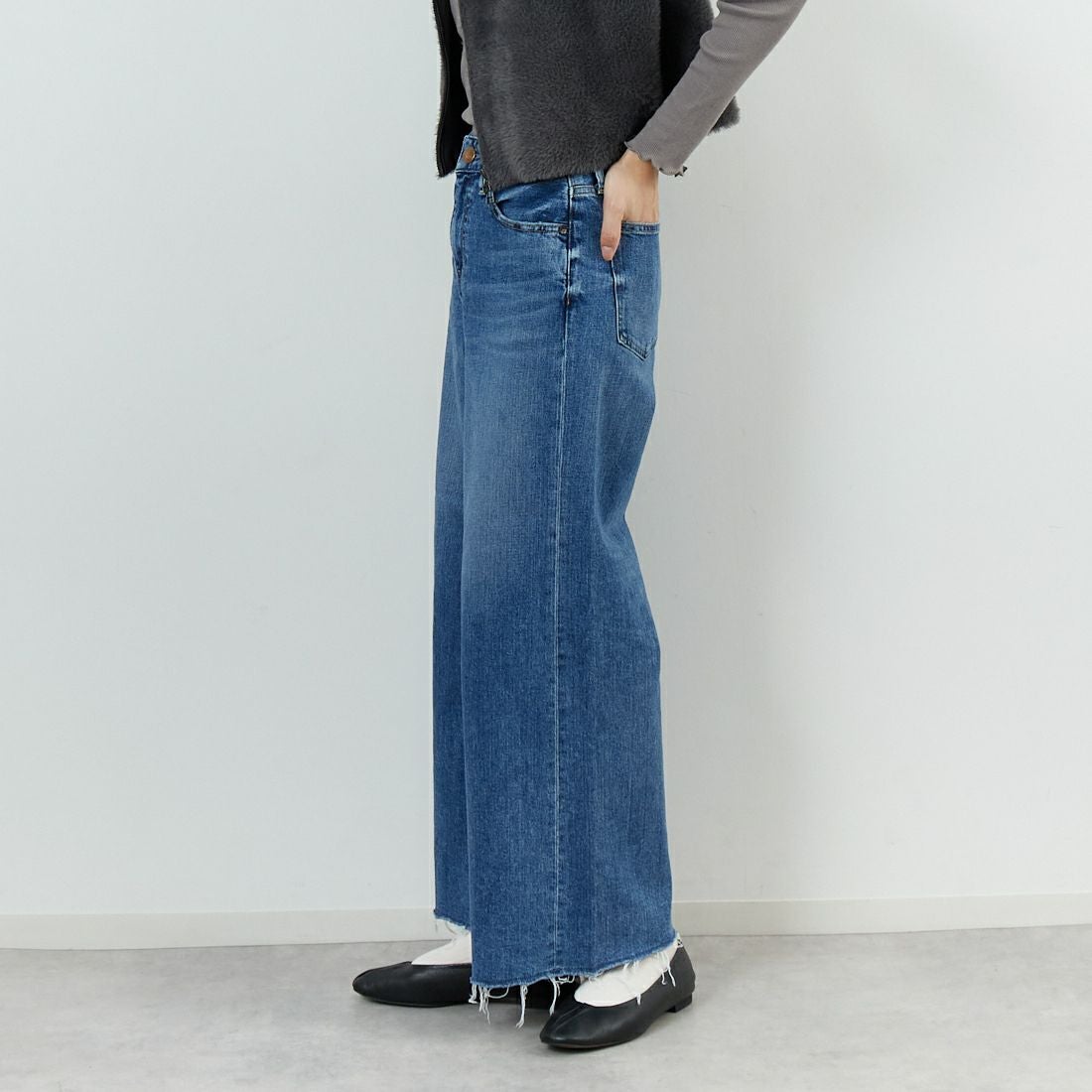 RED CARD TOKYO [レッドカード トーキョー] マーヴェリック ワイドフレアパンツ [12W11601SMD] A-STN MID &&モデル身長：162cm 着用サイズ：22&&