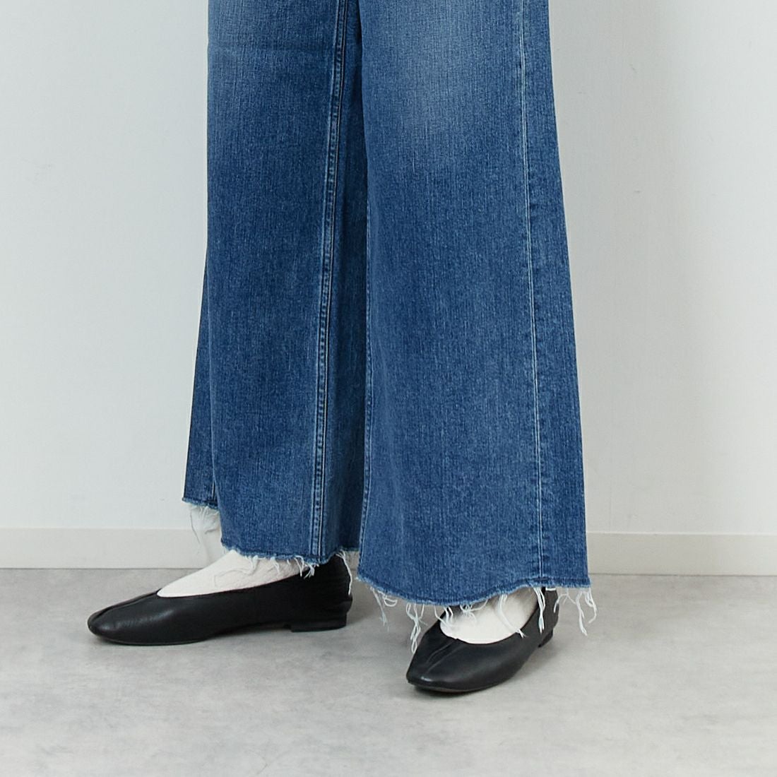 RED CARD TOKYO [レッドカード トーキョー] マーヴェリック ワイドフレアパンツ [12W11601SMD] A-STN MID &&モデル身長：162cm 着用サイズ：22&&