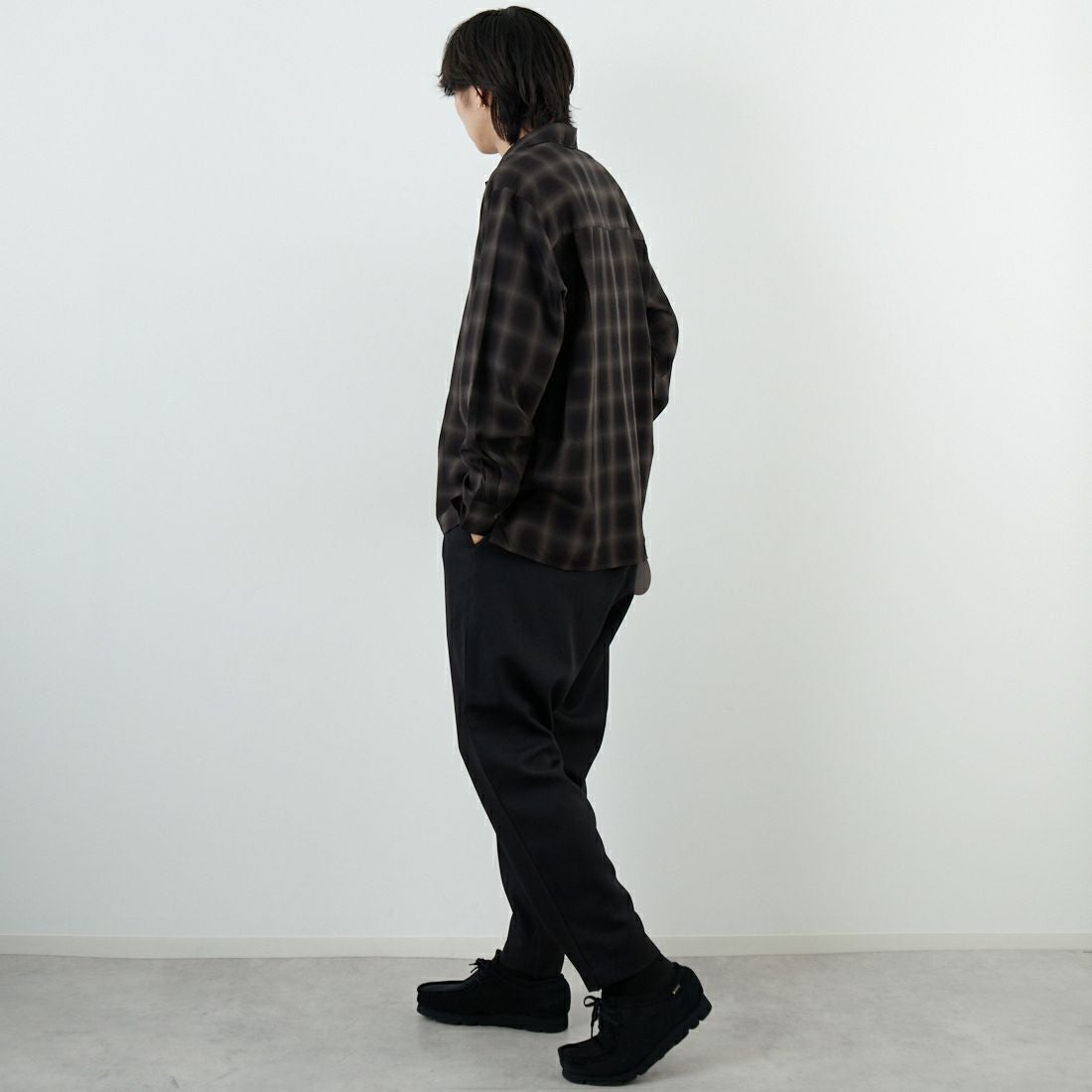 MANUAL ALPHABET [マニュアルアルファベット] ツイルフェードチェックシャツ [MA-S-806] BLACK &&モデル身長：179cm 着用サイズ：2&&