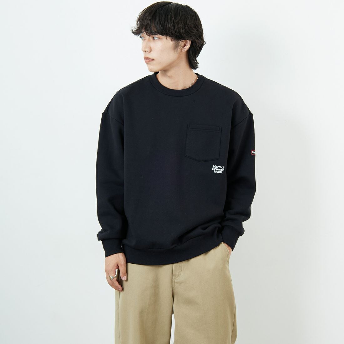 Marmot [マーモット] 別注 ワンポイントロゴ ポケットスウェット [MTFW25USW361IN-JF] BLACK &&モデル身長：179cm 着用サイズ：L&&