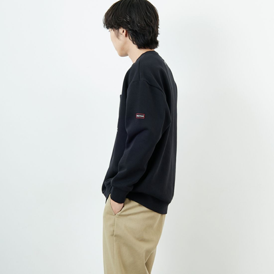 Marmot [マーモット] 別注 ワンポイントロゴ ポケットスウェット [MTFW25USW361IN-JF] BLACK &&モデル身長：179cm 着用サイズ：L&&