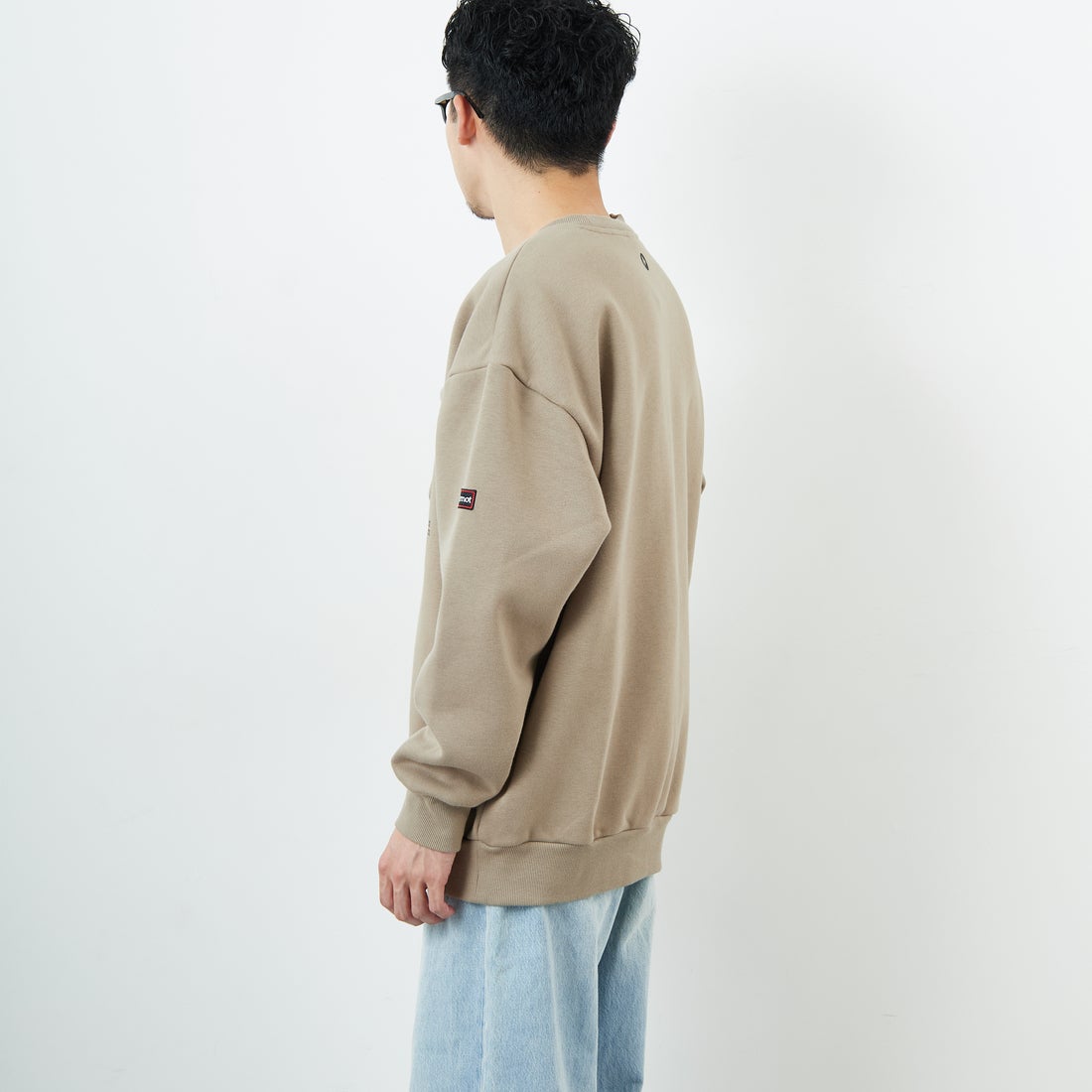 Marmot [マーモット] 別注 ワンポイントロゴ ポケットスウェット [MTFW25USW361IN-JF] BEIGE &&モデル身長：168cm 着用サイズ：L&&