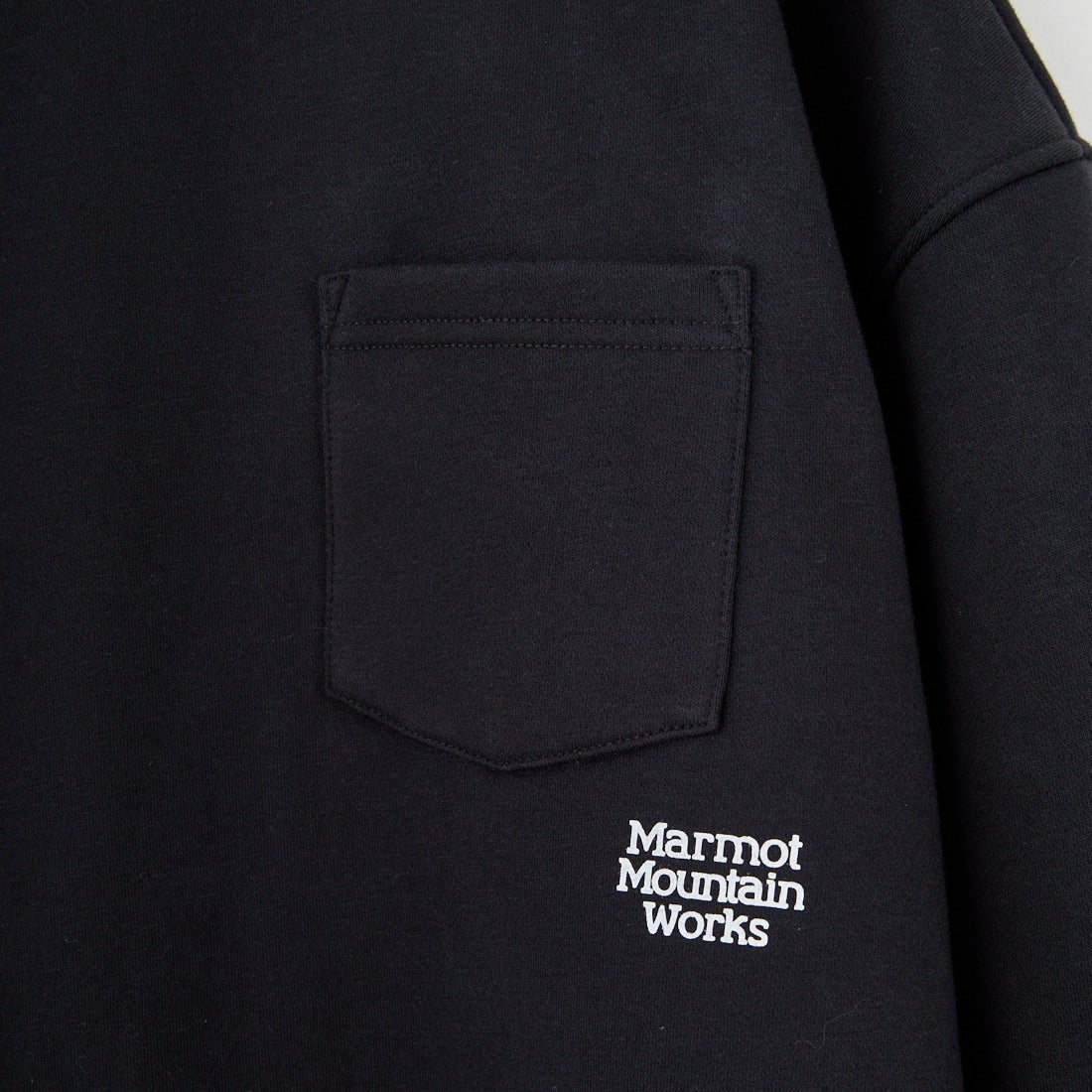 Marmot [マーモット] 別注 ワンポイントロゴ ポケットスウェット [MTFW25USW361IN-JF] BLACK