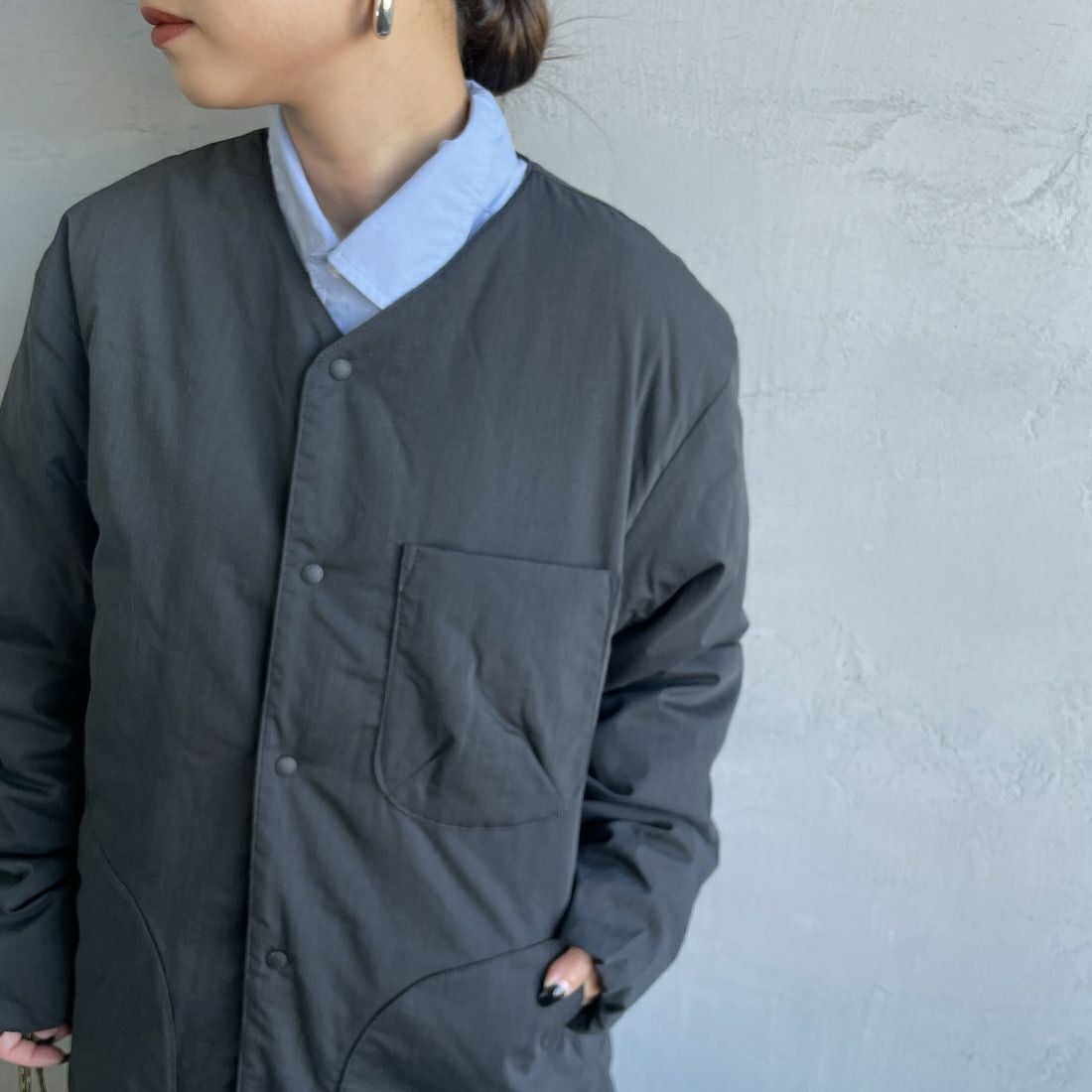 NANGA [ナンガ] ヒノックリップストップインナーダウンカーディガン [ND2441-1M300] BLK &&モデル身長：150cm 着用サイズ：S&&