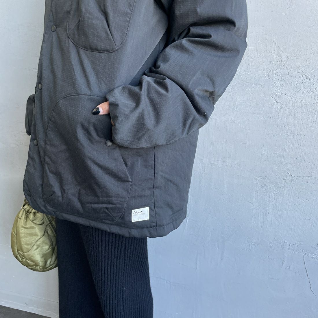 NANGA [ナンガ] ヒノックリップストップインナーダウンカーディガン [ND2441-1M300] BLK &&モデル身長：150cm 着用サイズ：S&&