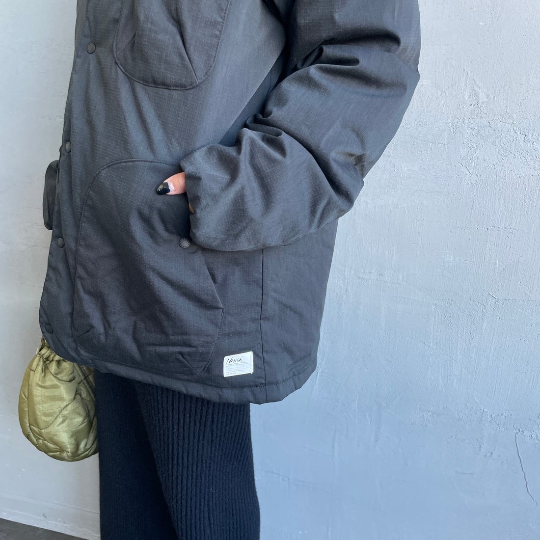 NANGA [ナンガ] ヒノックリップストップインナーダウンカーディガン [ND2441-1M300] BLK &&モデル身長：150cm 着用サイズ：S&&