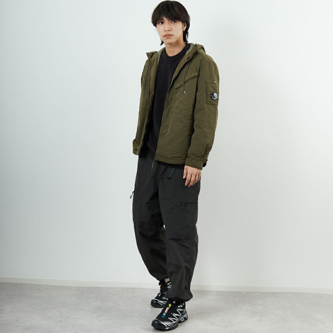 C.P.COMPANY [シーピーカンパニー] Chrome-R フーデッドジップオーバーシャツ [19CMOS084A] 683 IVY GR &&モデル身長：179cm 着用サイズ：M&&