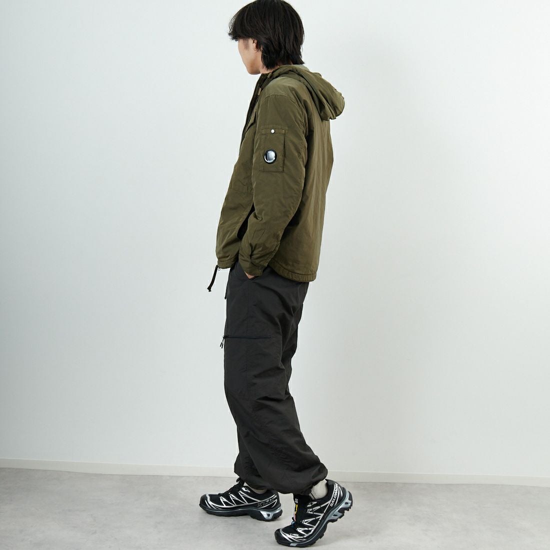 C.P.COMPANY [シーピーカンパニー] Chrome-R フーデッドジップオーバーシャツ [19CMOS084A] 683 IVY GR &&モデル身長：179cm 着用サイズ：M&&