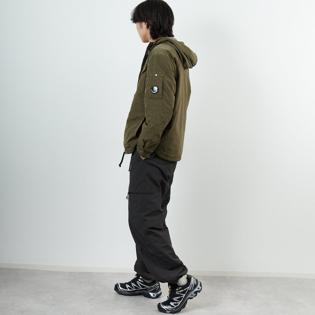 C.P.COMPANY [シーピーカンパニー] Chrome-R フーデッドジップオーバーシャツ [19CMOS084A] 683 IVY GR &&モデル身長：179cm 着用サイズ：M&&