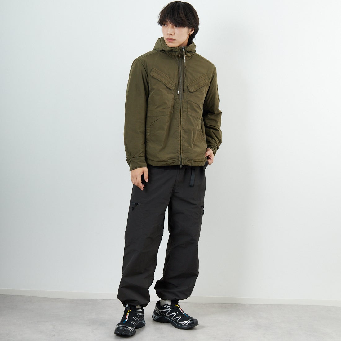 C.P.COMPANY [シーピーカンパニー] Chrome-R フーデッドジップオーバーシャツ [19CMOS084A] 683 IVY GR &&モデル身長：179cm 着用サイズ：M&&
