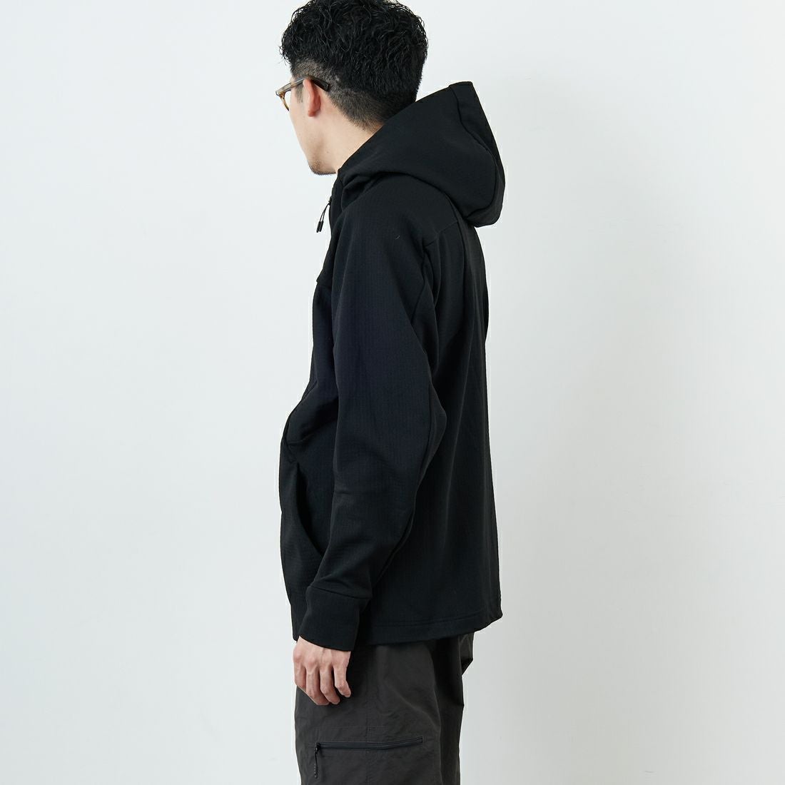 OAKLEY [オークリー] エンハンスグリッド フリースジャケット [FOA408211] 02E BLACKO &&モデル身長：168cm 着用サイズ：S&&