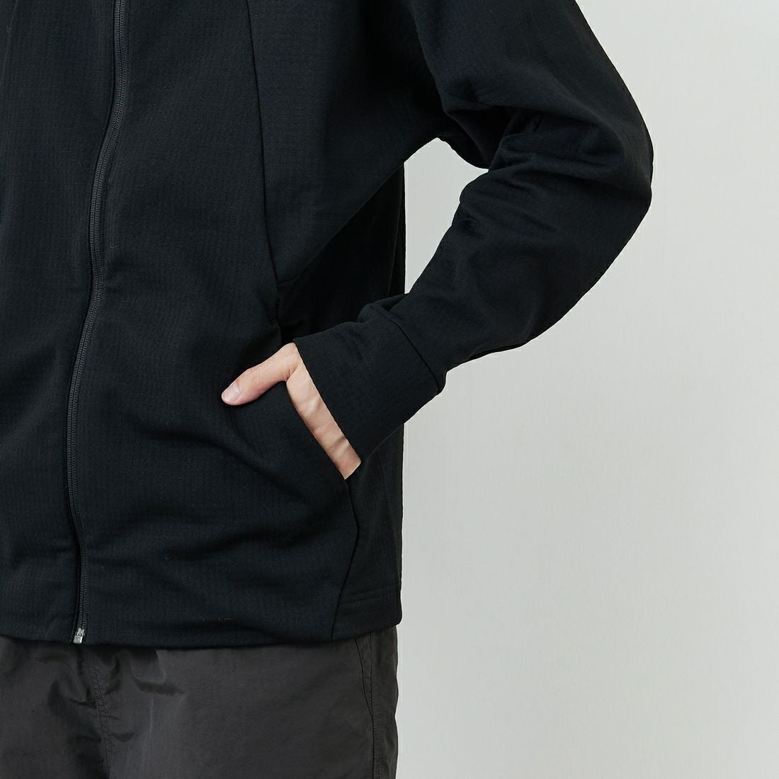 OAKLEY [オークリー] エンハンスグリッド フリースジャケット [FOA408211] 02E BLACKO &&モデル身長：168cm 着用サイズ：S&&