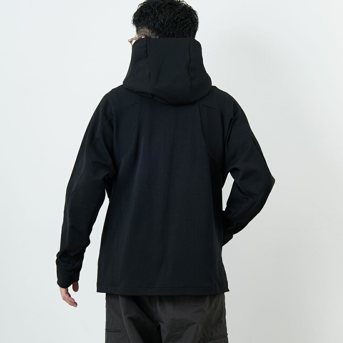 OAKLEY [オークリー] エンハンスグリッド フリースジャケット [FOA408211] 02E BLACKO &&モデル身長：168cm 着用サイズ：M&&