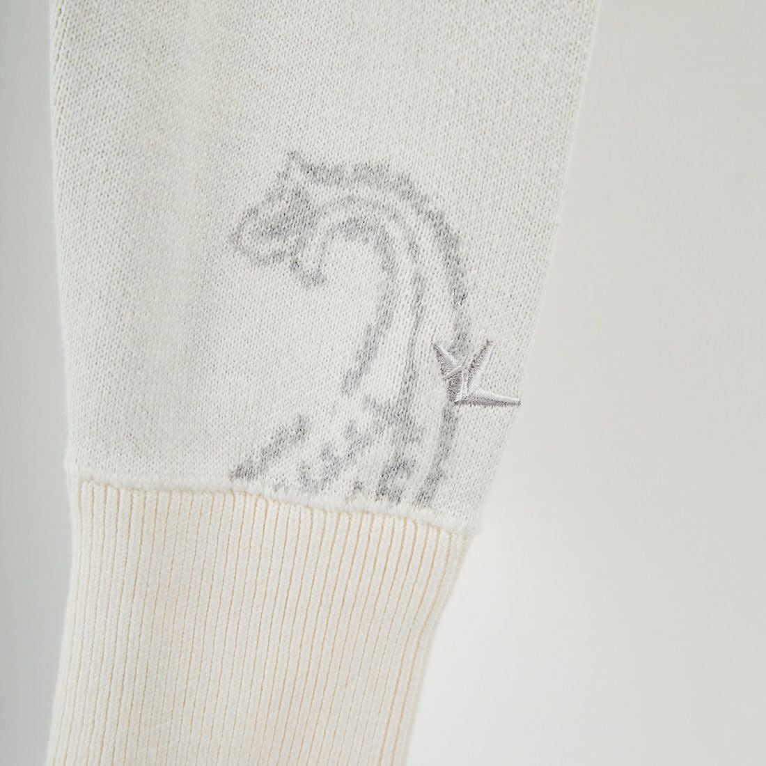 1PIU1UGUALE3 RELAX [ウノ ピゥ ウノ ウグァーレ トレ] ペイズリークルーネックニット [USK-25034] SN10 WHITE