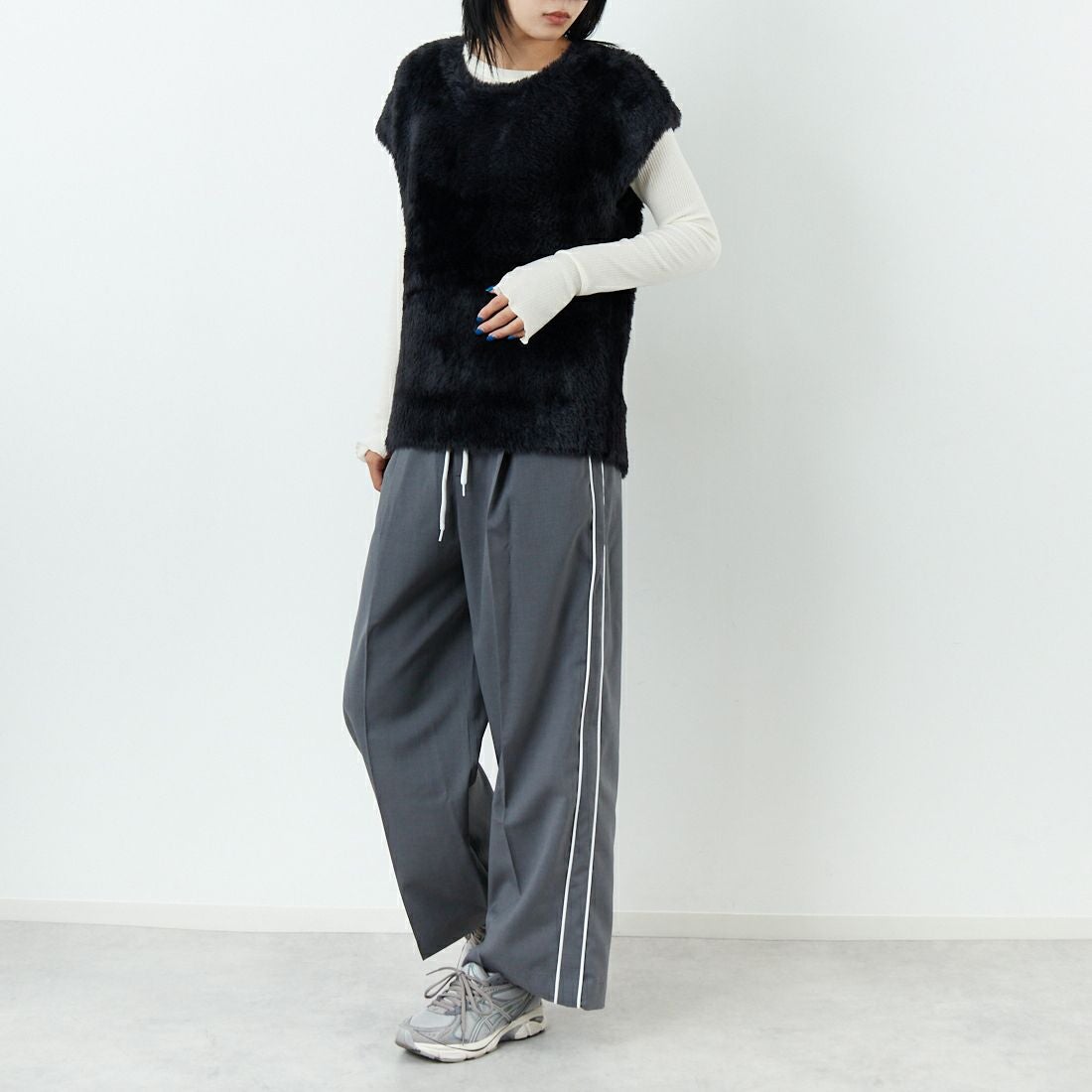 CHIGNON [シニヨン] ファーライクフレンチニットベスト [9454-076JR] BLACK &&モデル身長：167cm 着用サイズ：F&&