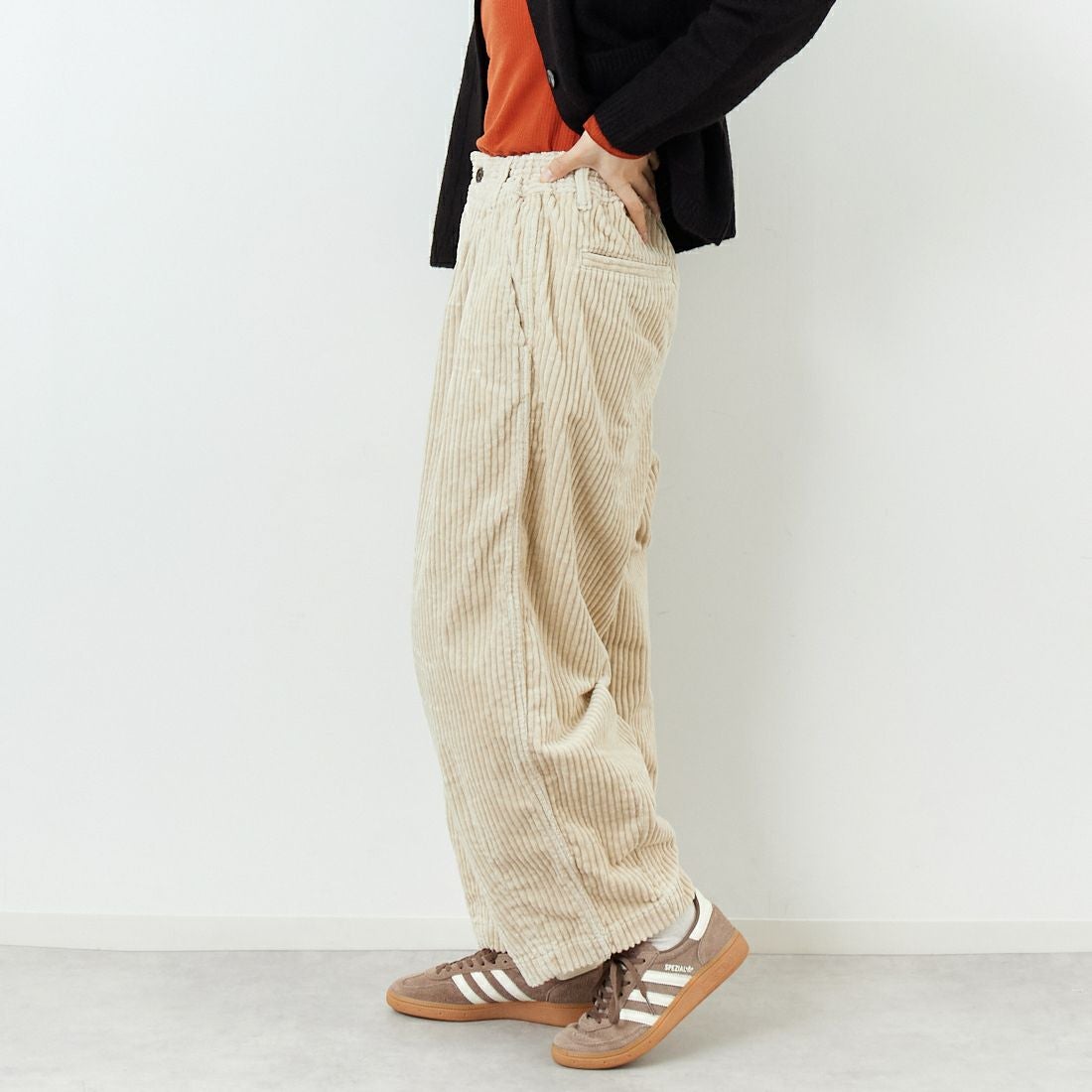 HARVESTY [ハーベスティ] ビッグコーデュロイサーカスパンツ [A12522] 31 IVORY &&モデル身長：162cm 着用サイズ：1&&