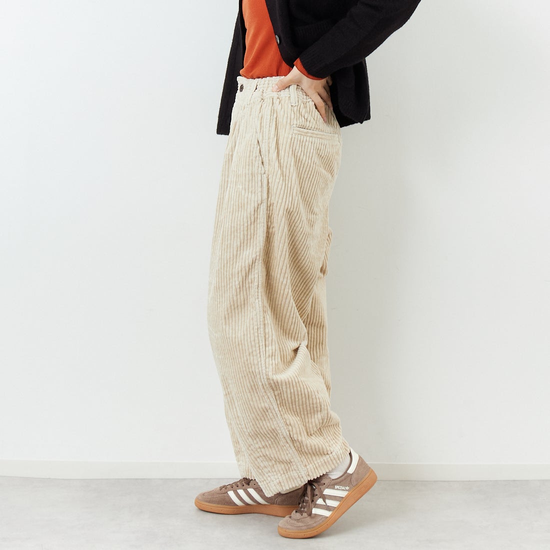 HARVESTY [ハーベスティ] ビッグコーデュロイサーカスパンツ [A12522] 31 IVORY &&モデル身長：162cm 着用サイズ：1&&