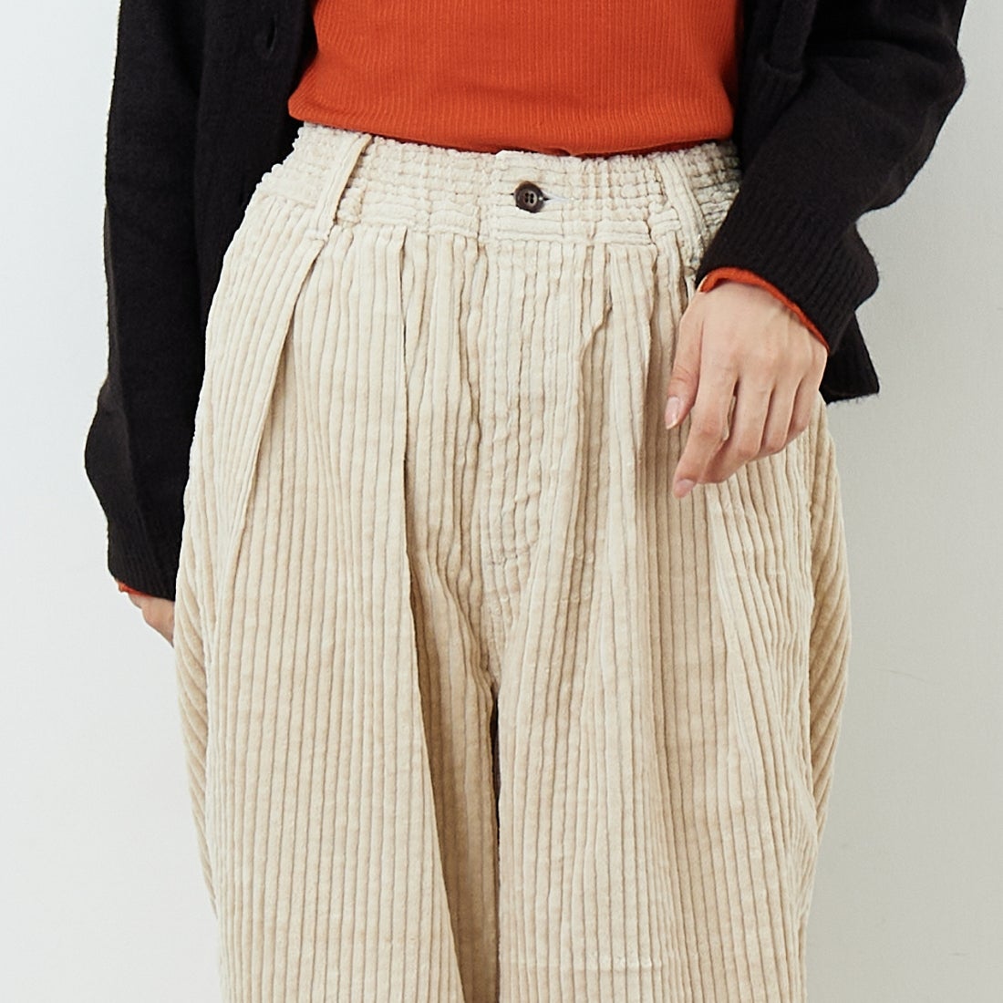 HARVESTY [ハーベスティ] ビッグコーデュロイサーカスパンツ [A12522] 31 IVORY &&モデル身長：162cm 着用サイズ：1&&