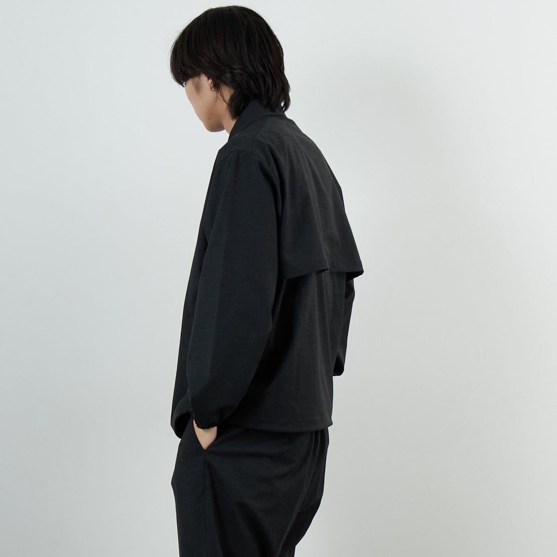 SLICK [スリック] TRギャバジン ストレッチコーチジャケット [5111043] 805 CHARCO &&モデル身長：179cm 着用サイズ：1&&