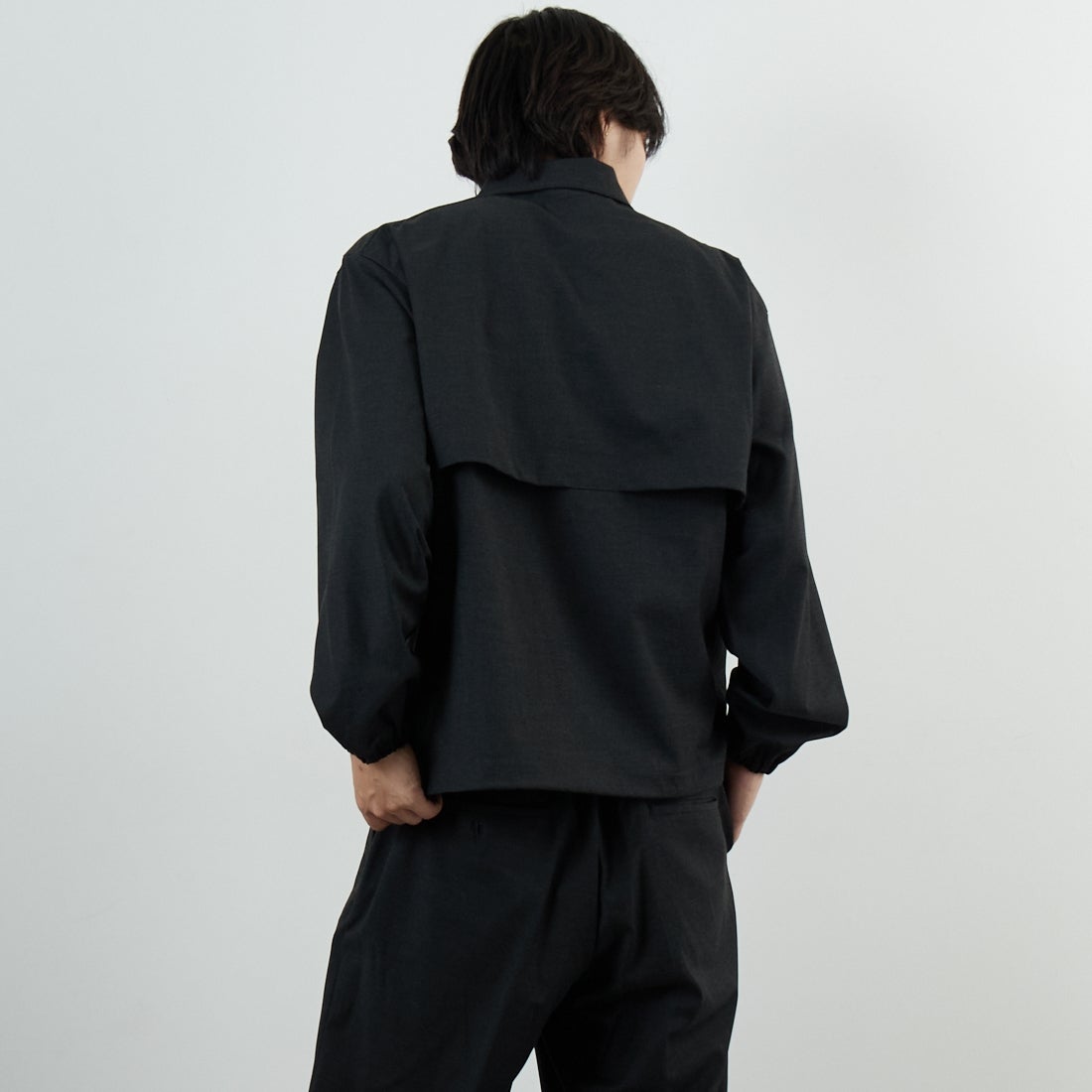 SLICK [スリック] TRギャバジン ストレッチコーチジャケット [5111043] 805 CHARCO &&モデル身長：179cm 着用サイズ：1&&