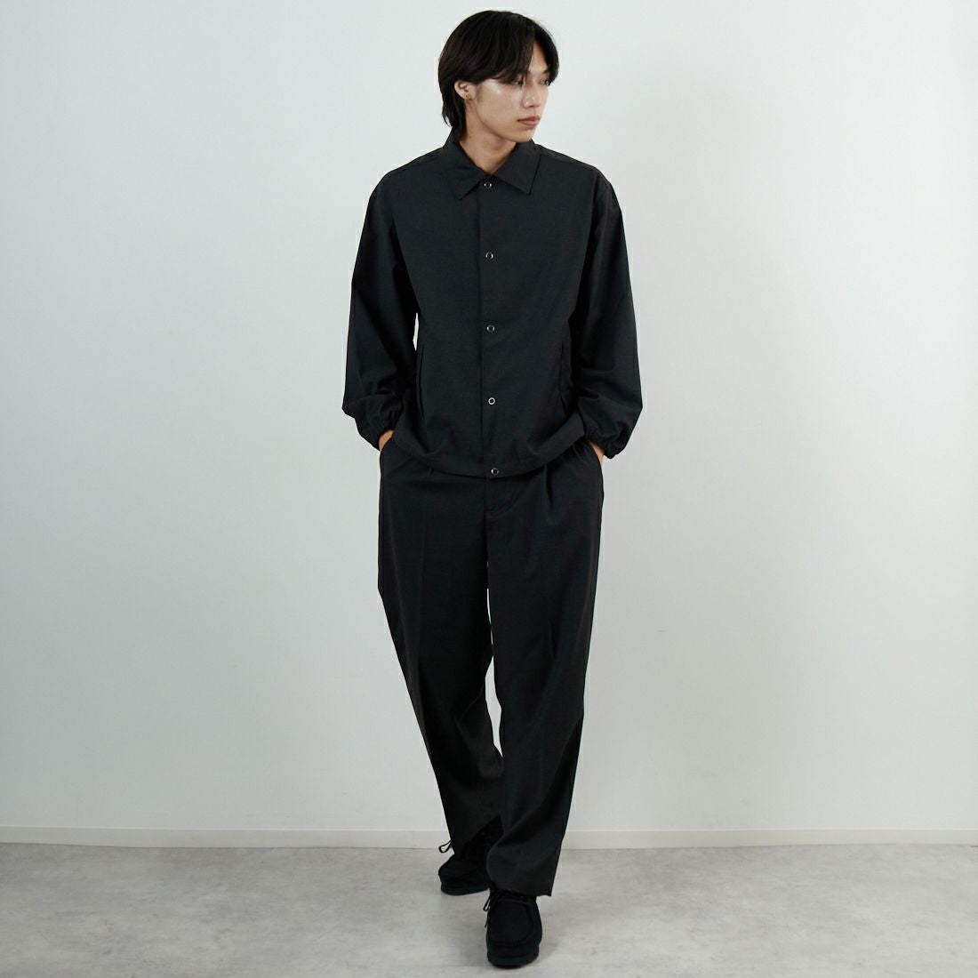 SLICK [スリック] TRギャバジン ストレッチコーチジャケット [5111043] 805 CHARCO &&モデル身長：179cm 着用サイズ：1&&