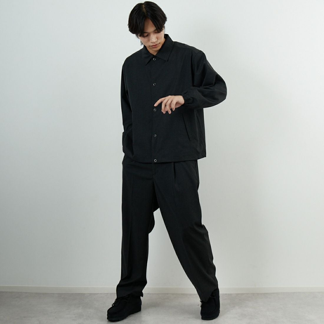 SLICK [スリック] TRギャバジン ストレッチコーチジャケット [5111043] 805 CHARCO &&モデル身長：179cm 着用サイズ：1&&