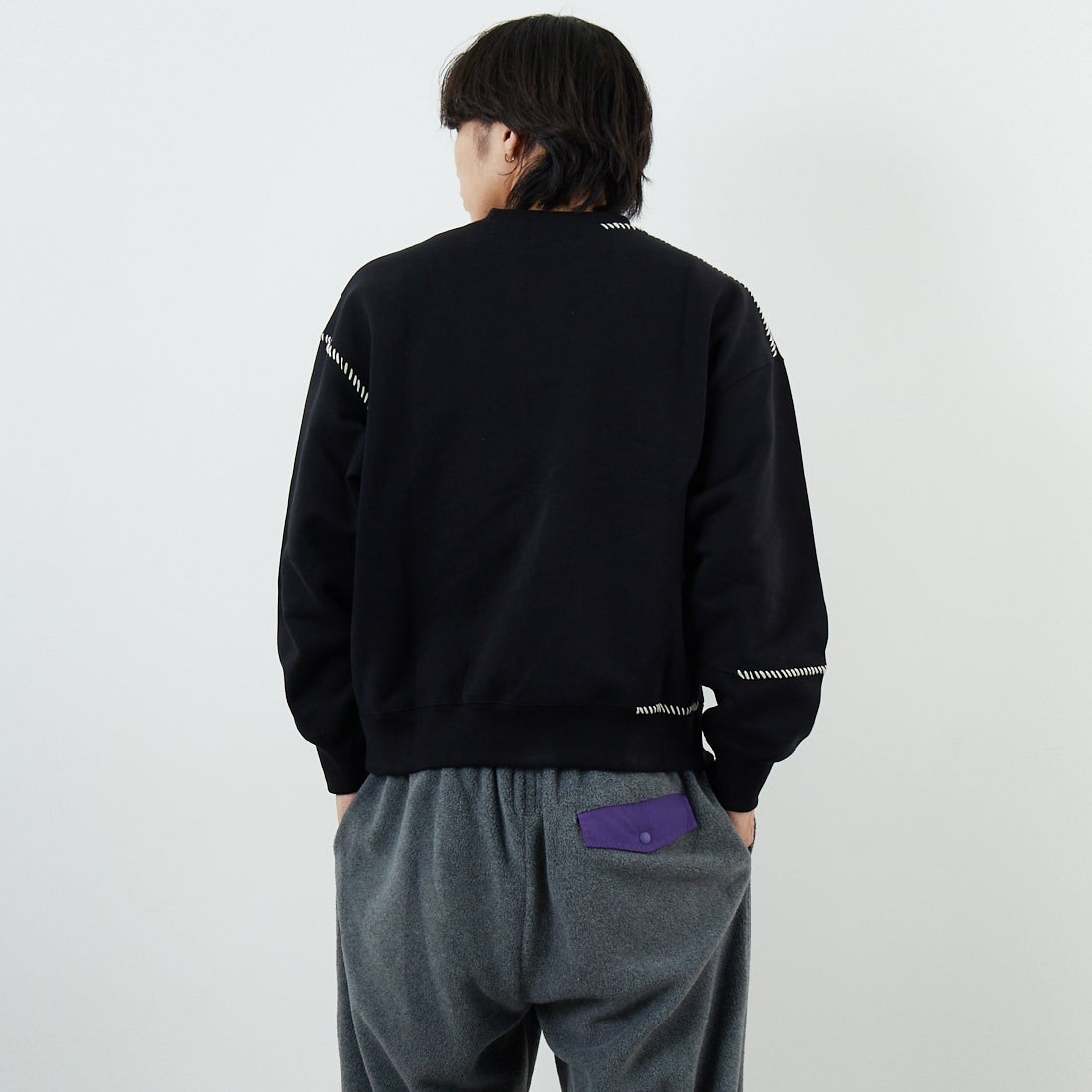 SLICK [スリック] コンパクトフリース エンブロイダリースウェットシャツ [5131033] 700 BLACK &&モデル身長：179cm 着用サイズ：1&&