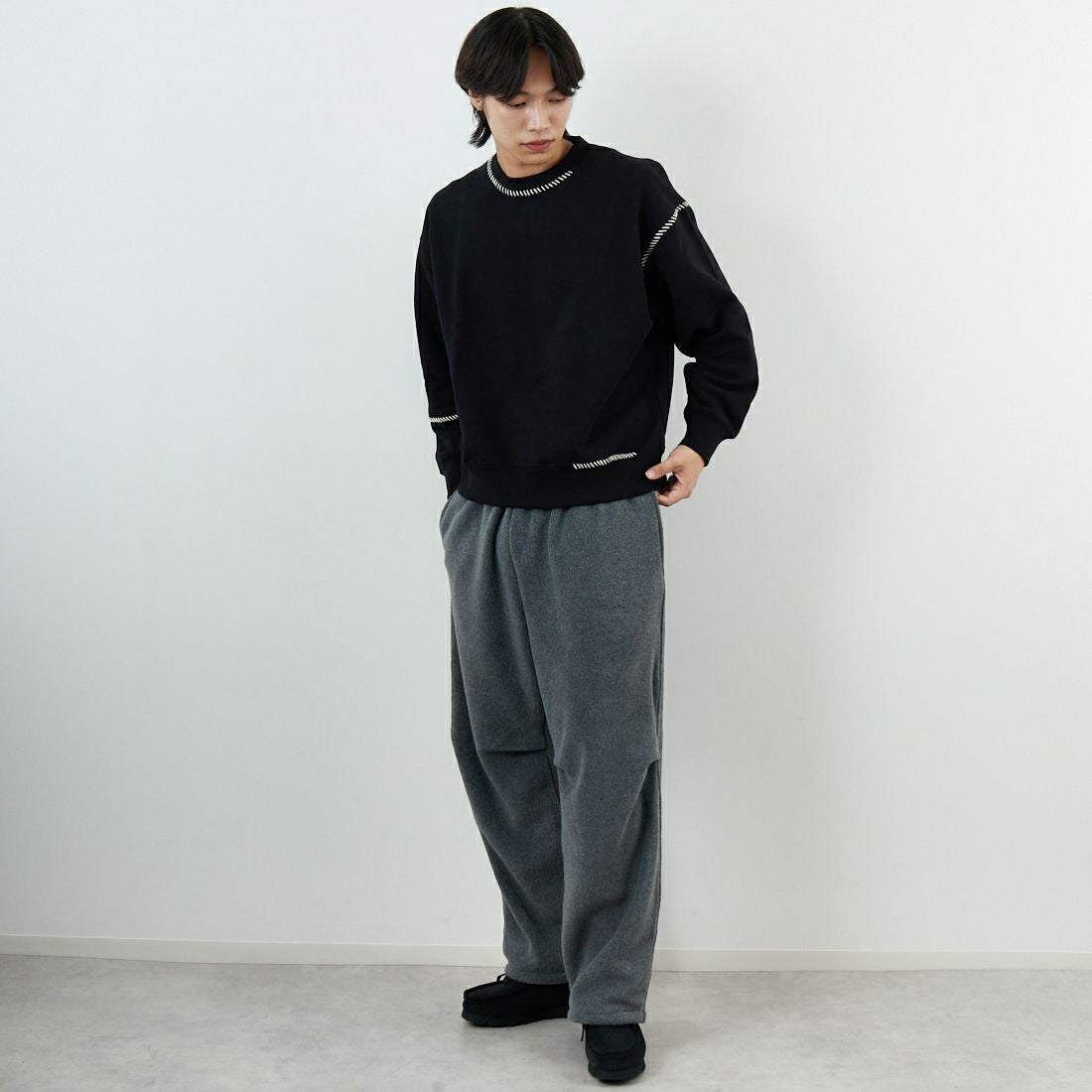 SLICK [スリック] コンパクトフリース エンブロイダリースウェットシャツ [5131033] 700 BLACK &&モデル身長：179cm 着用サイズ：1&&