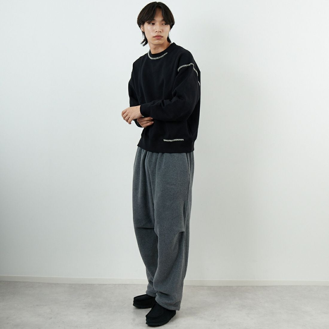 SLICK [スリック] コンパクトフリース エンブロイダリースウェットシャツ [5131033] 700 BLACK &&モデル身長：179cm 着用サイズ：1&&