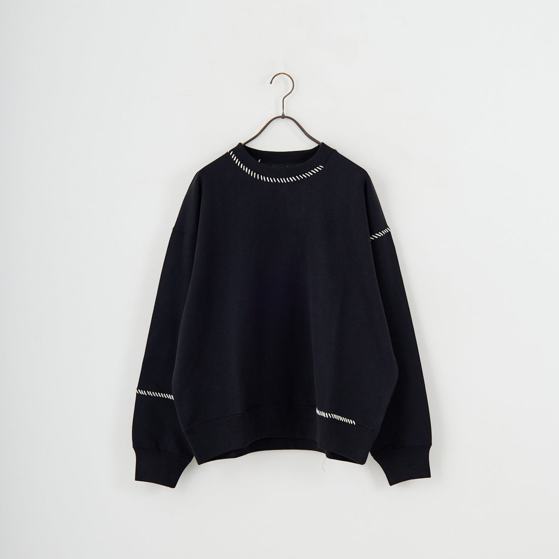SLICK [スリック] コンパクトフリース エンブロイダリースウェットシャツ [5131033] 700 BLACK