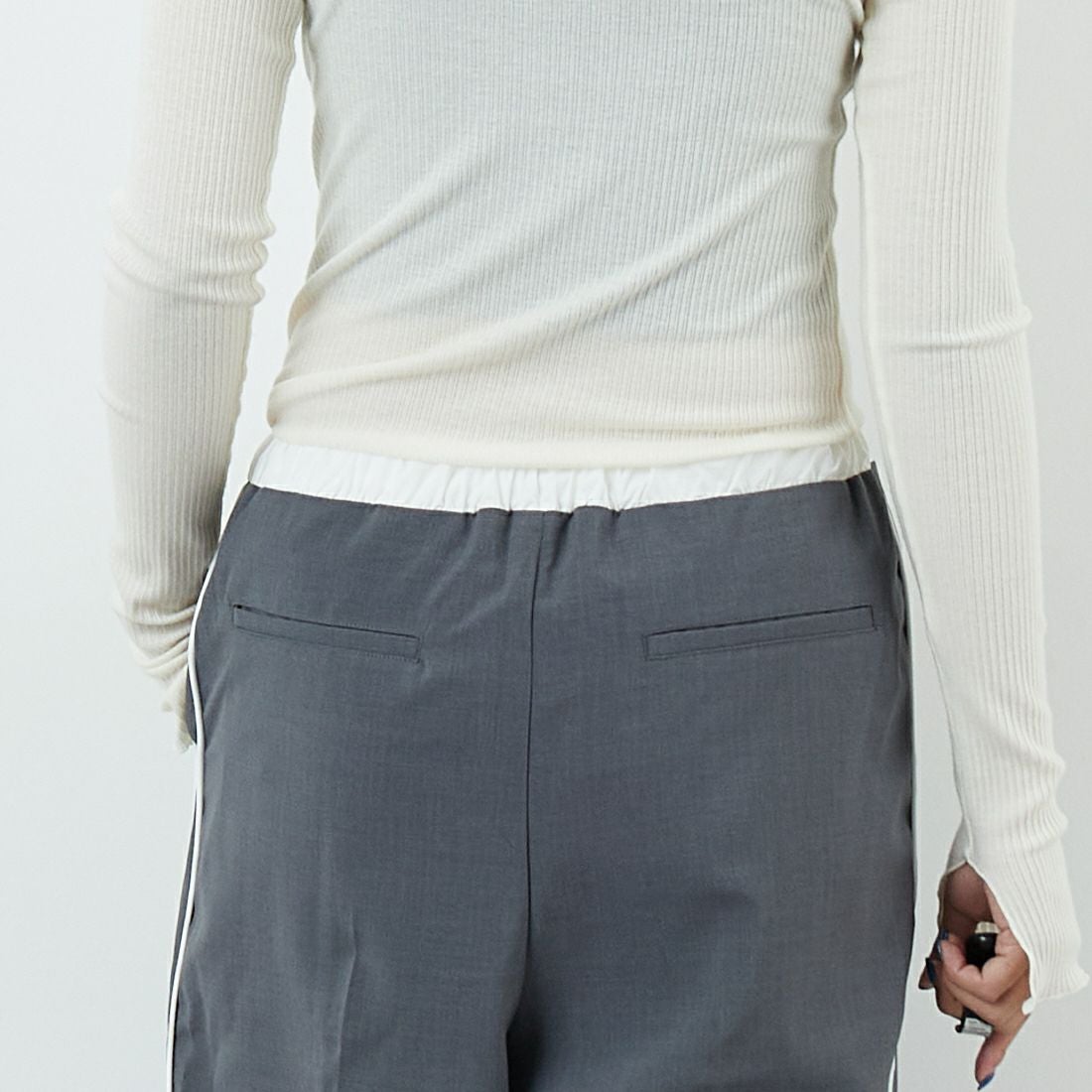 emmi [エミ] イージーケアサイドラインパンツ [13WFP254074] GRY &&モデル身長：167cm 着用サイズ：0&&