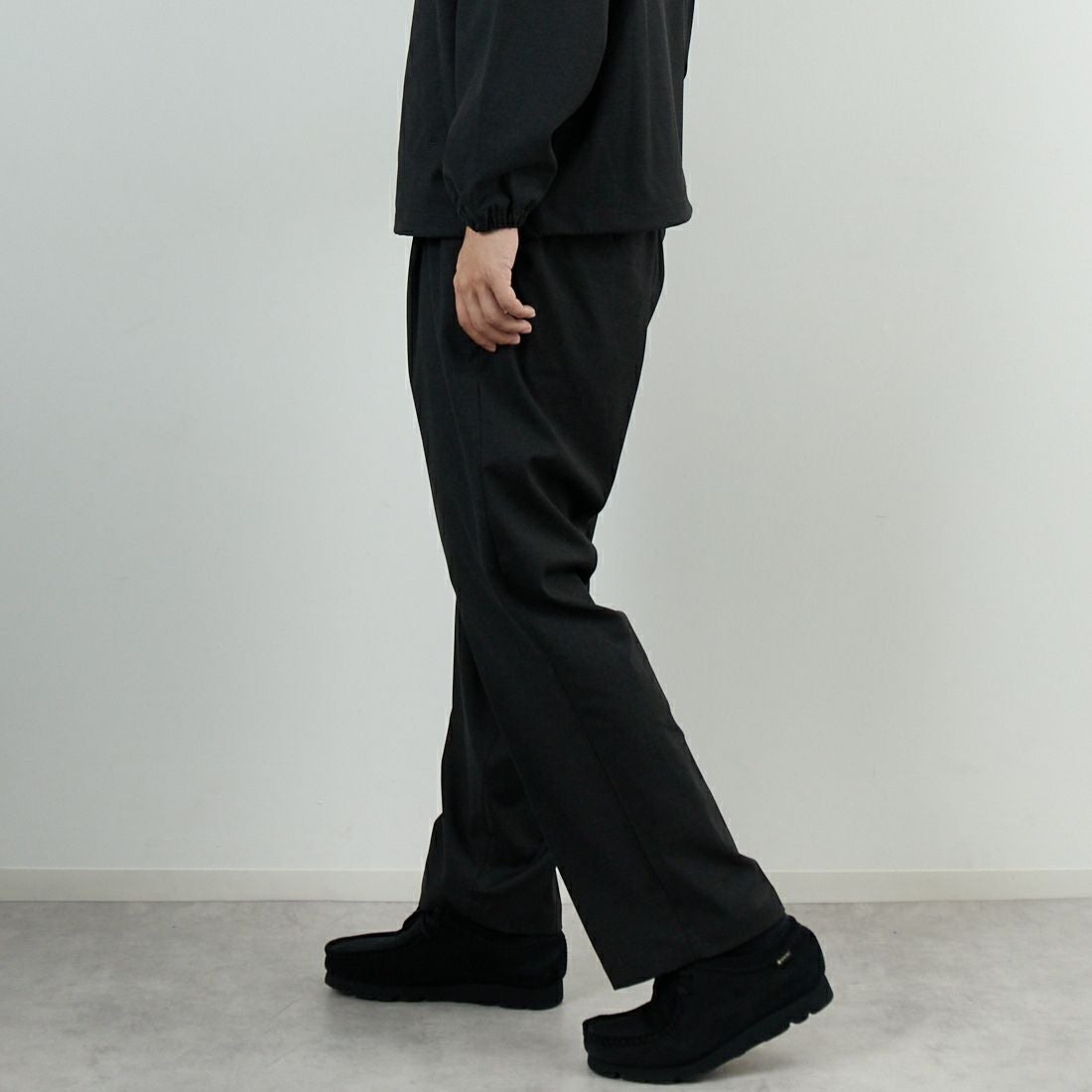 SLICK [スリック] TRギャバジン ワンタックテーパードスラックス [5161044] 805 CHARCO &&モデル身長：179cm 着用サイズ：2&&