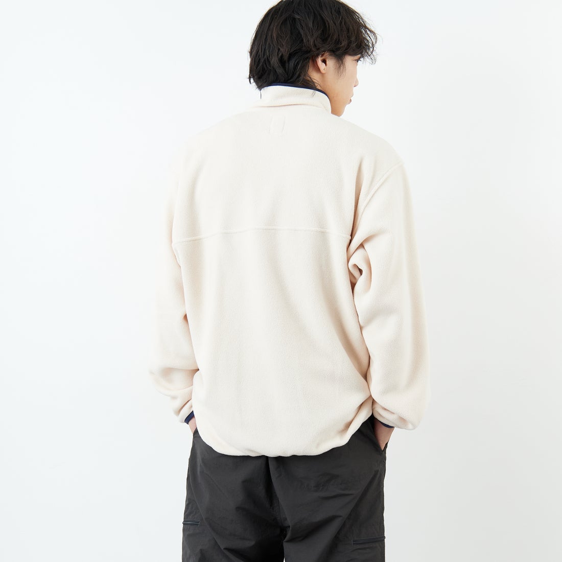 frostline [フロストライン] 別注 フリースハーフスナッププルオーバー [FL17-JK-IN5-JF] IVORY &&モデル身長：179cm 着用サイズ：L&&