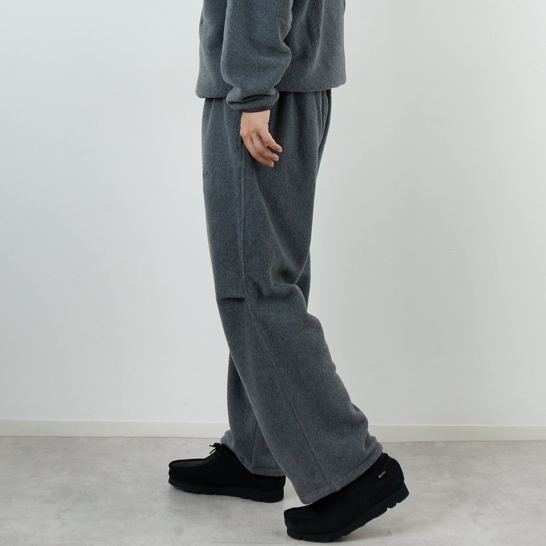 frostline [フロストライン] 別注 フリースパンツ [FL10-PT-IN5-JF] GRAY &&モデル身長：179cm 着用サイズ：L&&