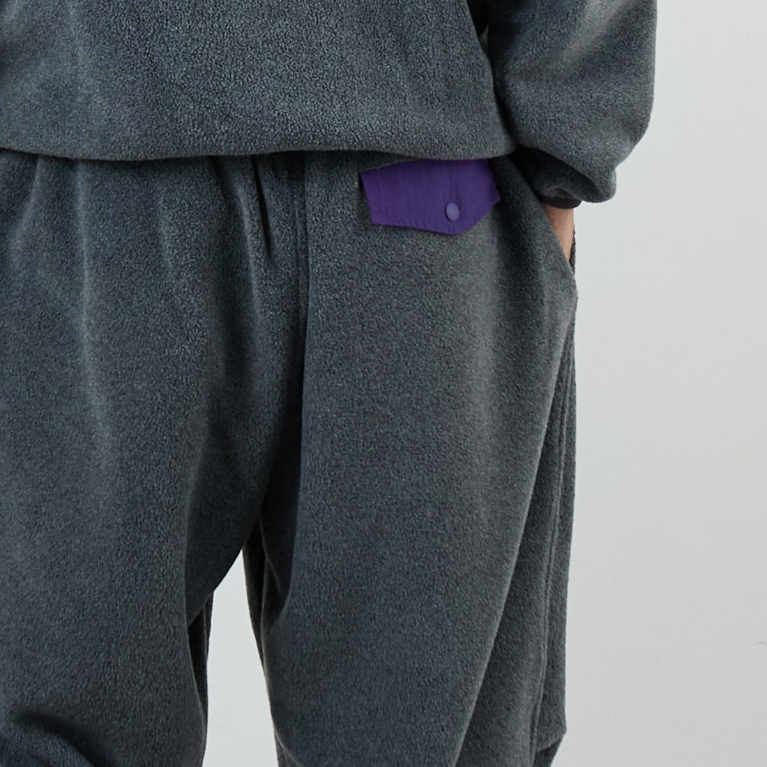 frostline [フロストライン] 別注 フリースパンツ [FL10-PT-IN5-JF] GRAY &&モデル身長：179cm 着用サイズ：L&&