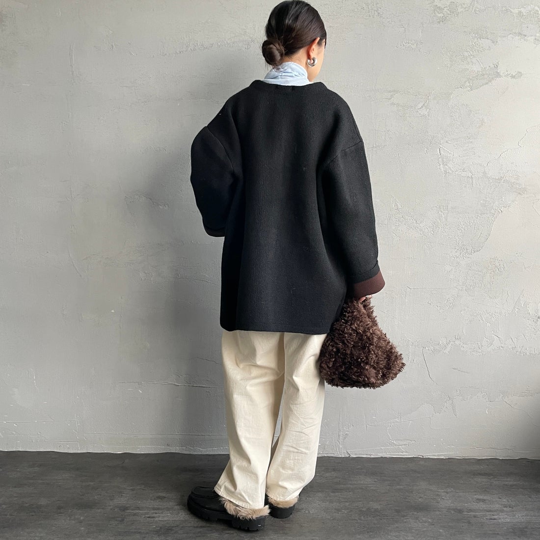 Maison de L'allure [メゾン ドゥ ラリュール] ダブルフェイスニットコート [M24131036] 09 BLK/BRW &&モデル身長：150cm 着用サイズ：F&&