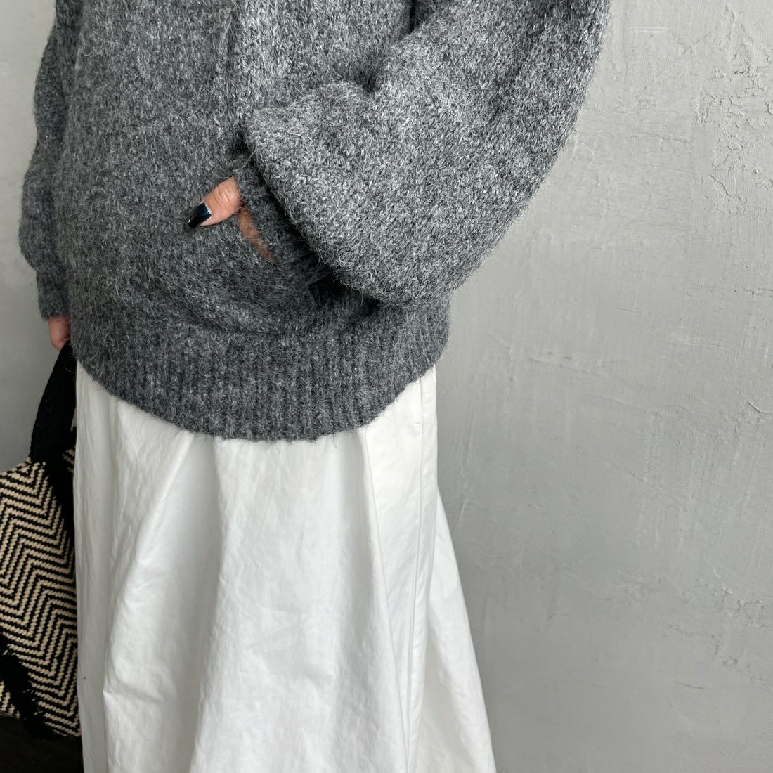 Maison de L'allure [メゾン ドゥ ラリュール] 起毛ニットフーディ [M25131027] 08 CHARCOA &&モデル身長：150cm 着用サイズ：F&&