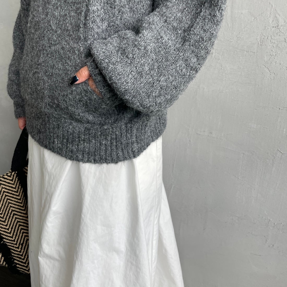 Maison de L'allure [メゾン ドゥ ラリュール] 起毛ニットフーディ [M25131027] 08 CHARCOA &&モデル身長：150cm 着用サイズ：F&&