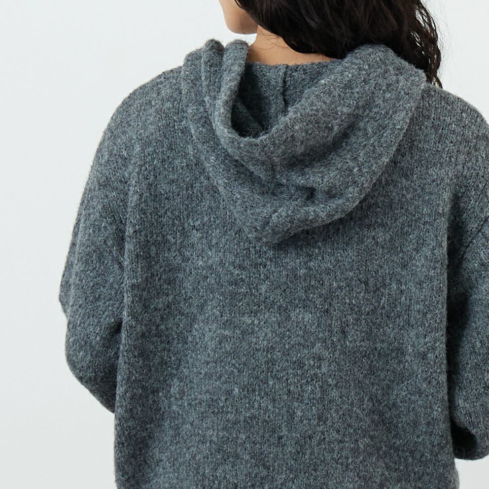 Maison de L'allure [メゾン ドゥ ラリュール] 起毛ニットフーディ [M25131027] 08 CHARCOA &&モデル身長：162cm 着用サイズ：F&&