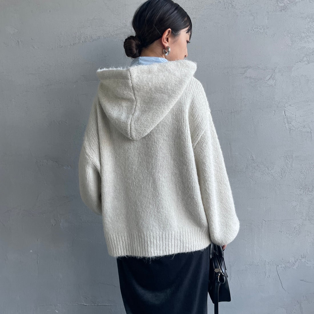 Maison de L'allure [メゾン ドゥ ラリュール] 起毛ニットフーディ [M25131027] 02 NATURAL &&モデル身長：150cm 着用サイズ：F&&