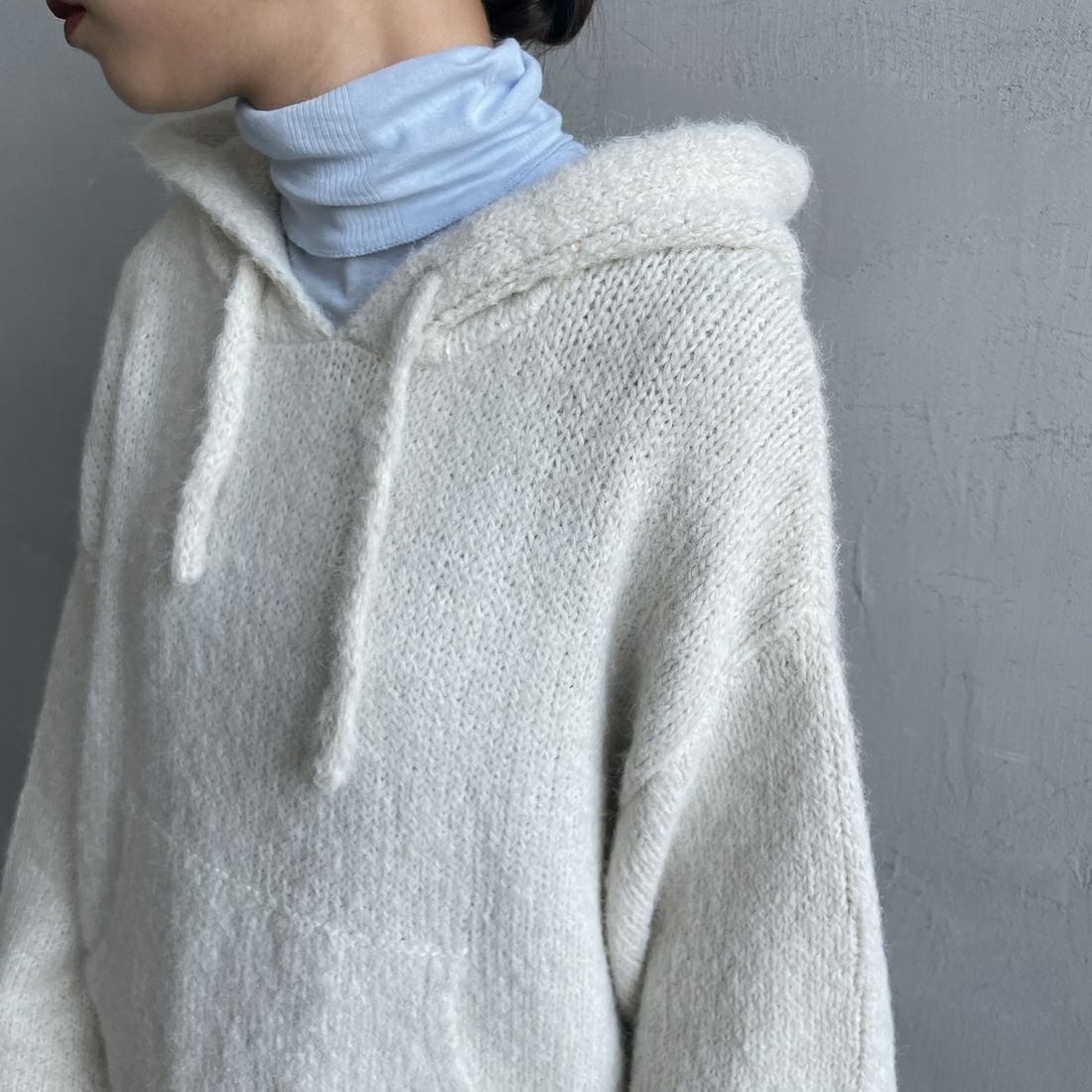 Maison de L'allure [メゾン ドゥ ラリュール] 起毛ニットフーディ [M25131027] 02 NATURAL &&モデル身長：150cm 着用サイズ：F&&