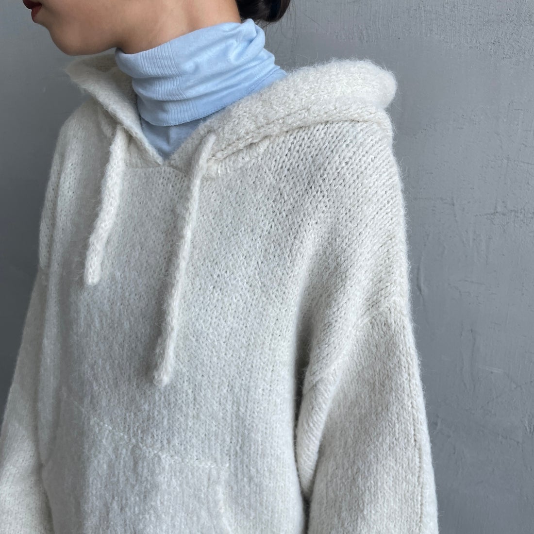 Maison de L'allure [メゾン ドゥ ラリュール] 起毛ニットフーディ [M25131027] 02 NATURAL &&モデル身長：150cm 着用サイズ：F&&