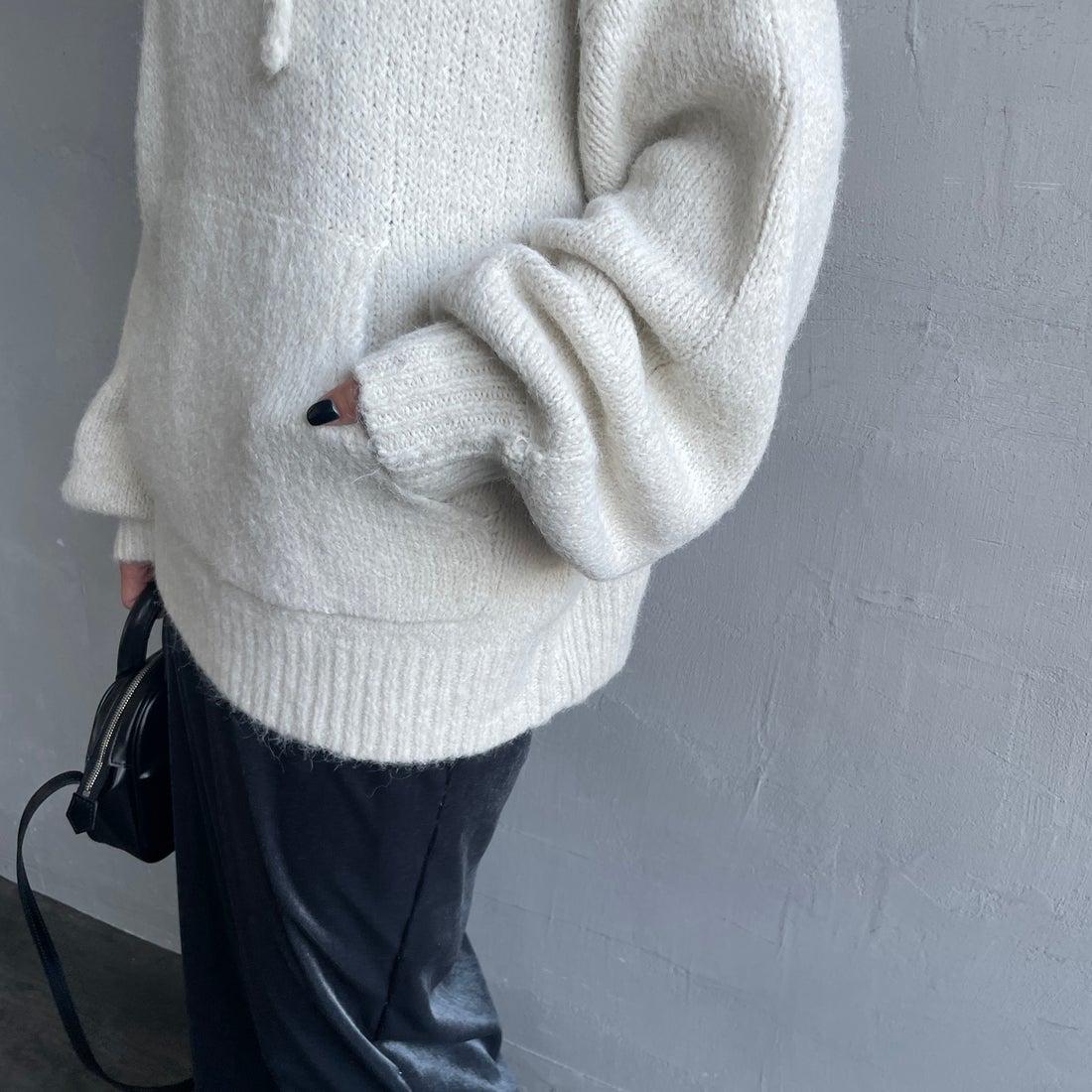 Maison de L'allure [メゾン ドゥ ラリュール] 起毛ニットフーディ [M25131027] 02 NATURAL &&モデル身長：150cm 着用サイズ：F&&