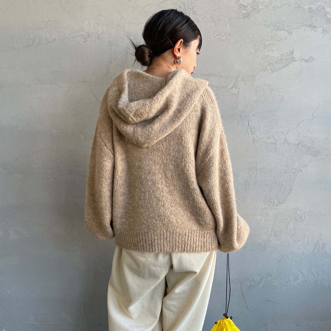 Maison de L'allure [メゾン ドゥ ラリュール] 起毛ニットフーディ [M25131027] 22 BEIGE &&モデル身長：150cm 着用サイズ：F&&