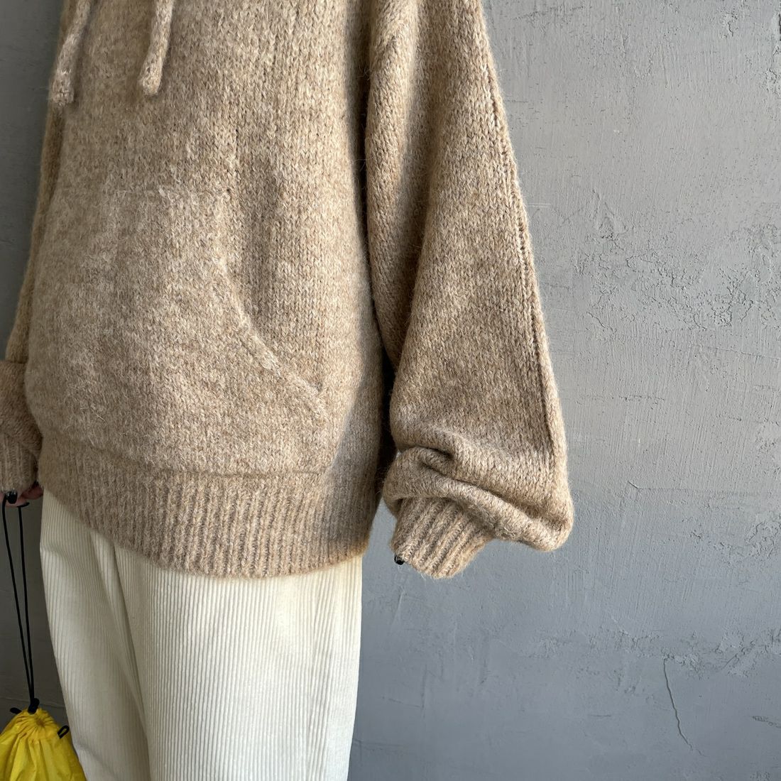 Maison de L'allure [メゾン ドゥ ラリュール] 起毛ニットフーディ [M25131027] 22 BEIGE &&モデル身長：150cm 着用サイズ：F&&