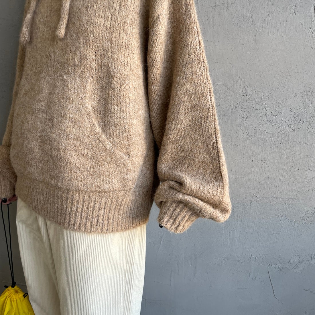 Maison de L'allure [メゾン ドゥ ラリュール] 起毛ニットフーディ [M25131027] 22 BEIGE &&モデル身長：150cm 着用サイズ：F&&